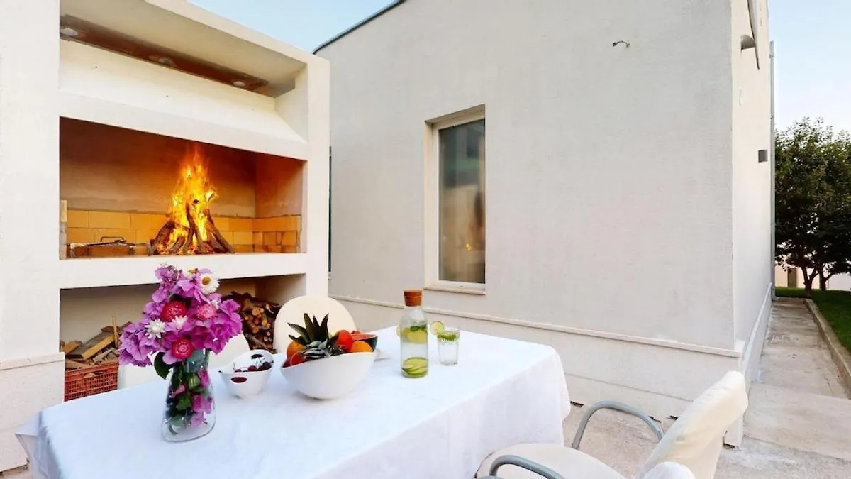 Olive Tree Apartment With Jacuzzi Kastela