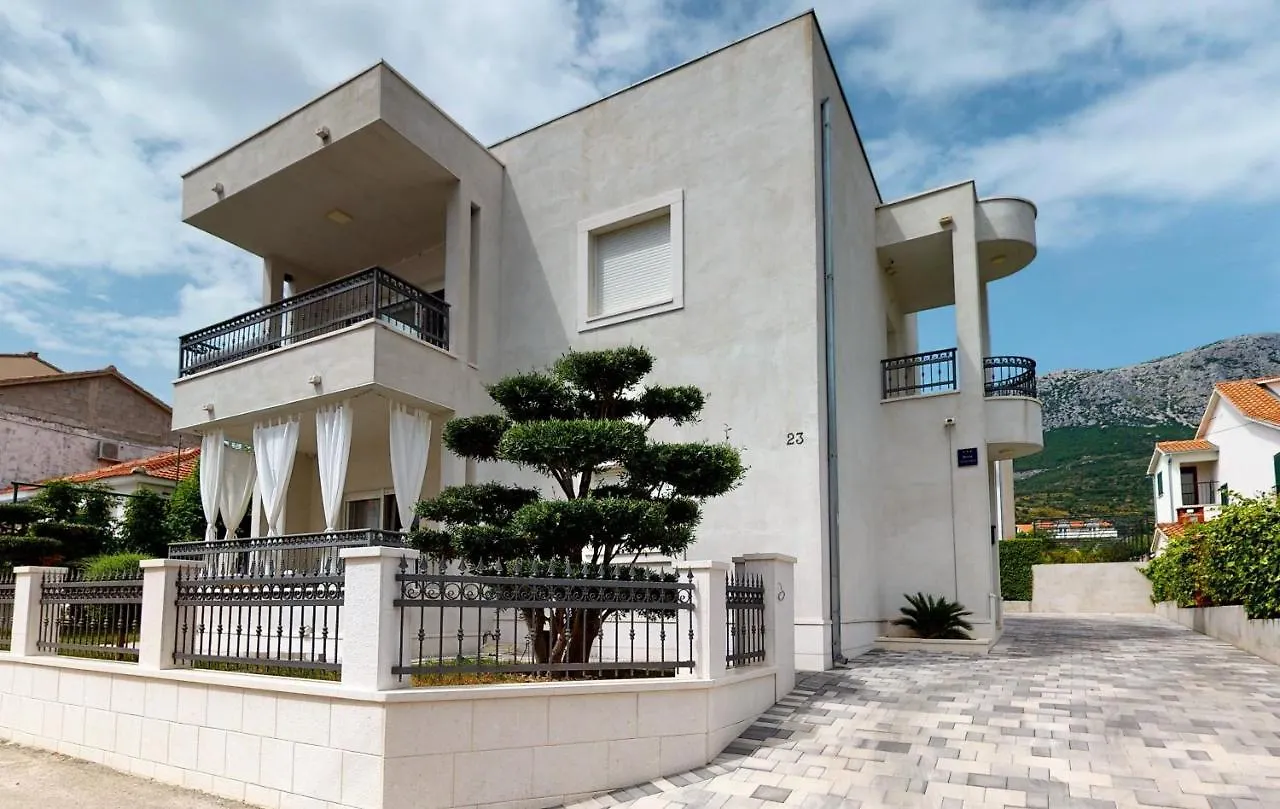Olive Tree Apartment With Jacuzzi Kastela