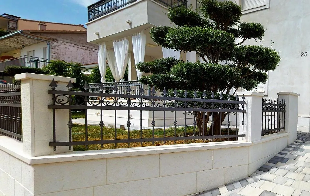 Olive Tree Apartment With Jacuzzi Kastela Croatia