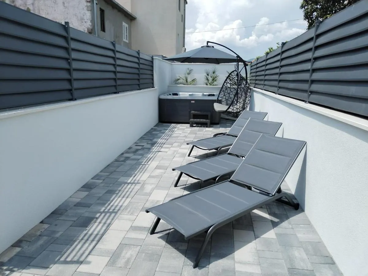 Olive Tree Apartment With Jacuzzi contacts